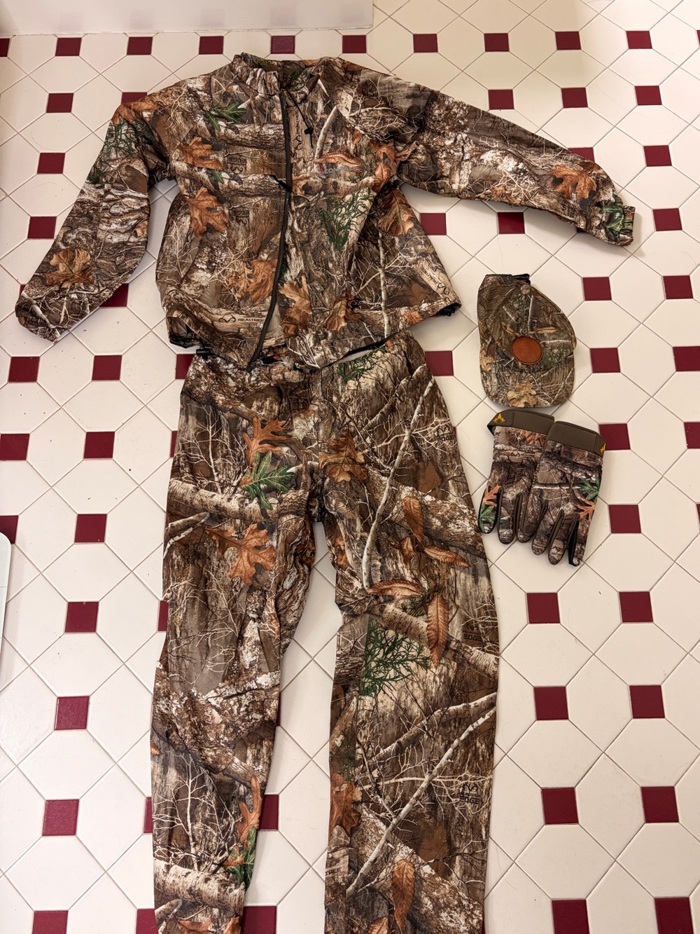 Realtree Men's Full Camo Pajama Set with Cap and Gloves - Brown & Green